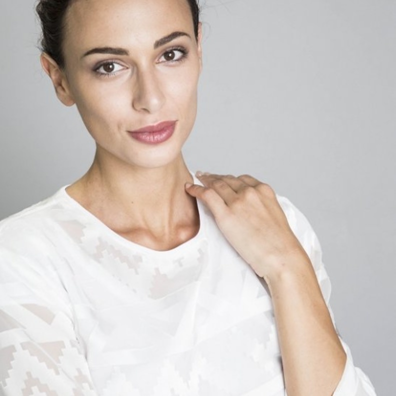 بإمكان JUVÉDERM® أن يشكّل ويحدد مناطق معينة في الوجه