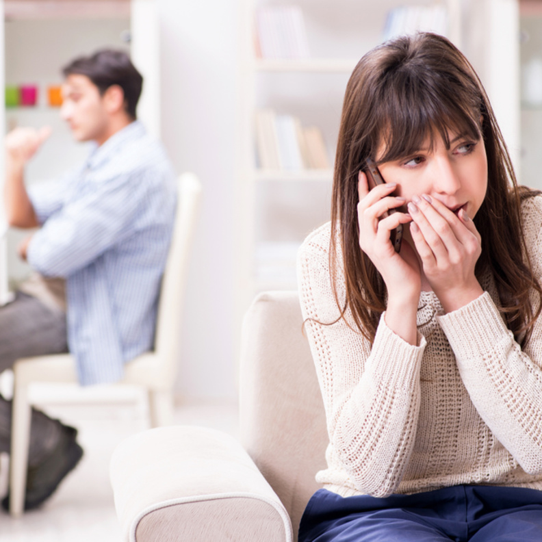 أسباب خيانة المرأة للرجل 