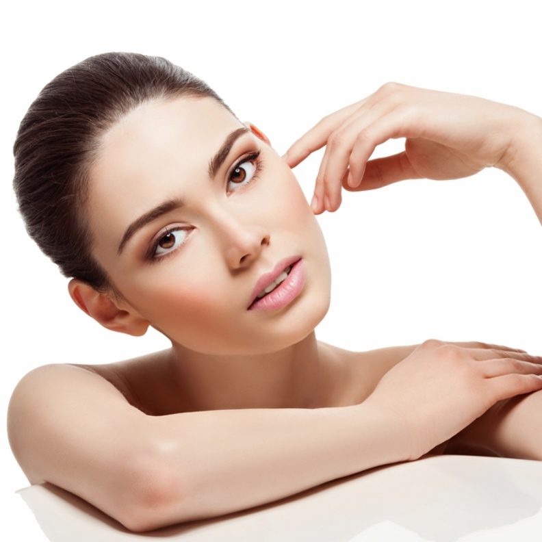 الليمون فيعمل على شد المسامات