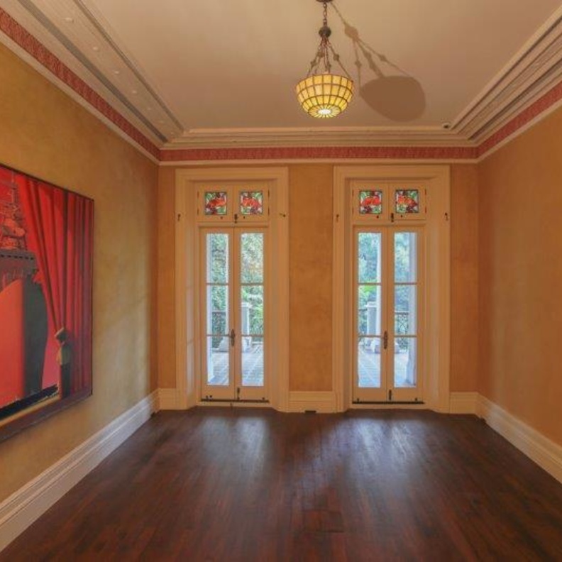 Prada تُقدّم Strotytelling.. معرض للرسام الصيني ليو يي