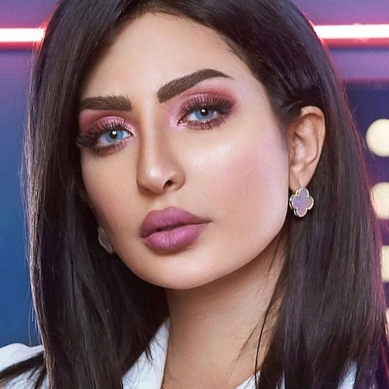 نور الغندور قبل تجميل أنفها