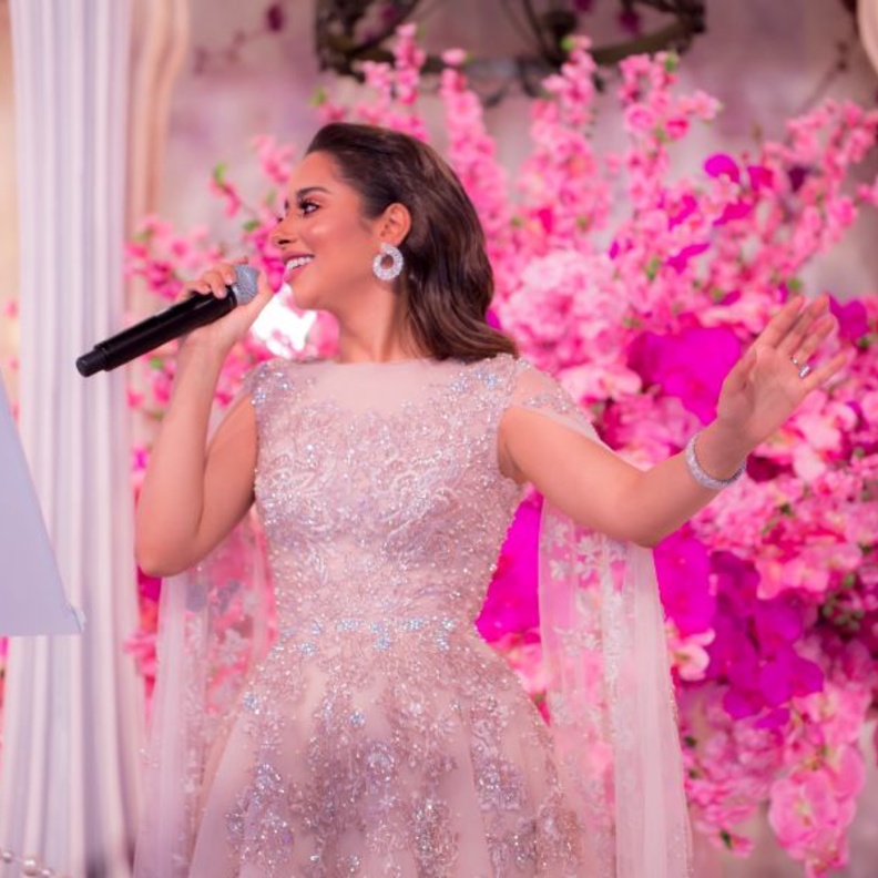 الألوان القوية للورود من فكتوريا ايفينتس