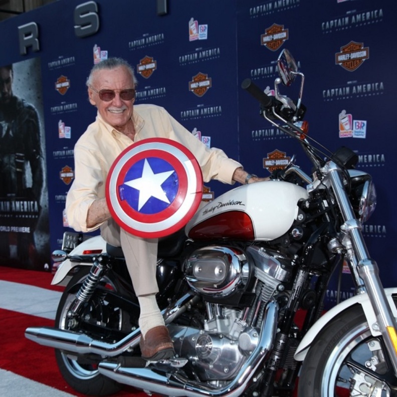 ستان لي  وأبطاله الخارقين