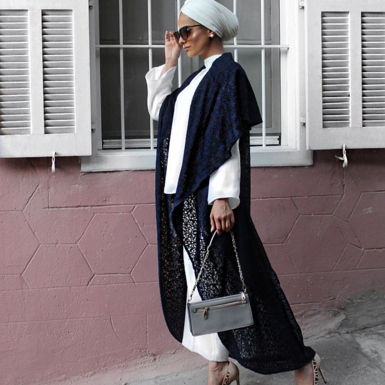 ملابس محجبات تركية بأسلوب القفطان من مدونة الموضة زينب