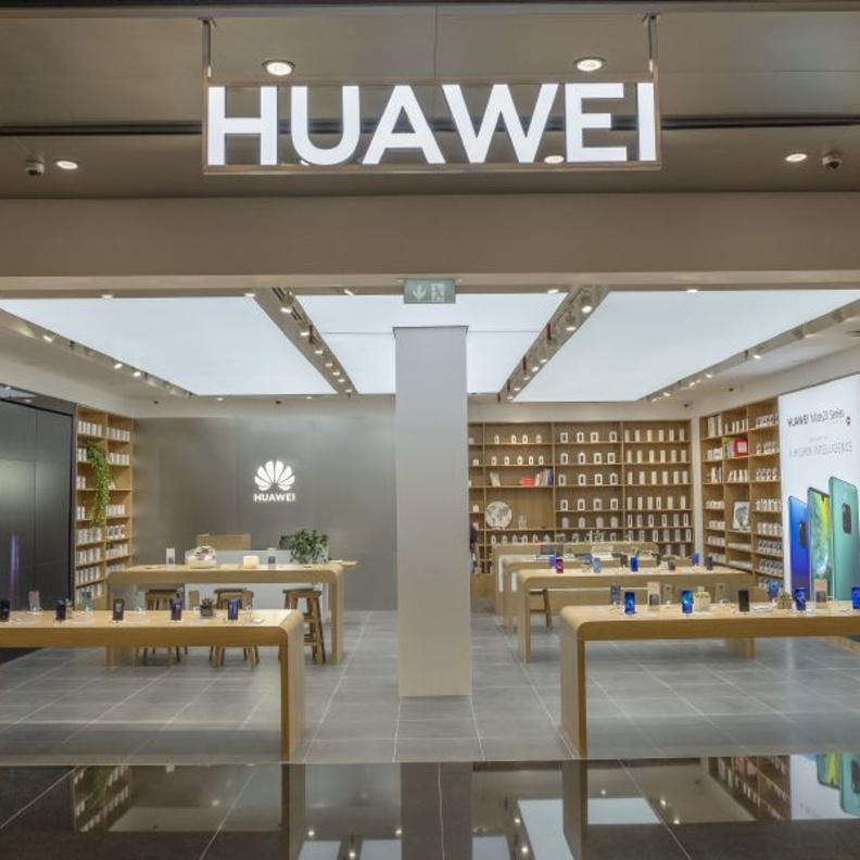 هواوي تقدم مفهوم الحياة الذكية بإطلاق متجرها الجديد الرائد في مول الإمارات