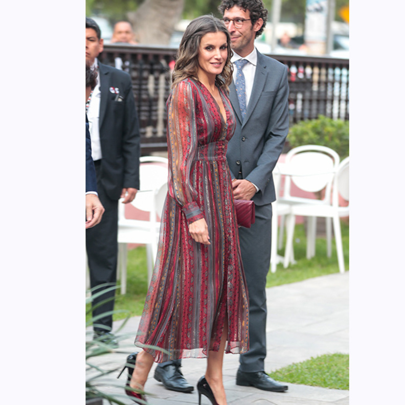 إطلالات ليتيزيا ملكة إسبانيا في البيرو