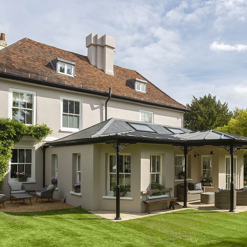 الملك هنري الثامن ضم المنزل إلى قصر هامبتون كورت