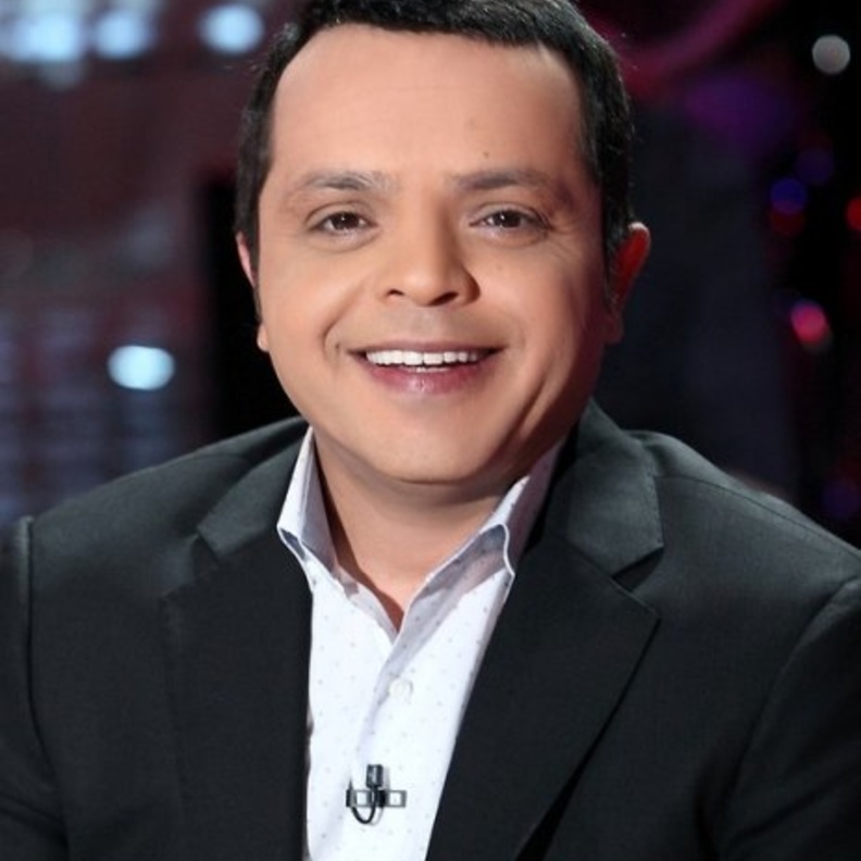 محمد هنيدي يحتفل بعيد زواجه ال19