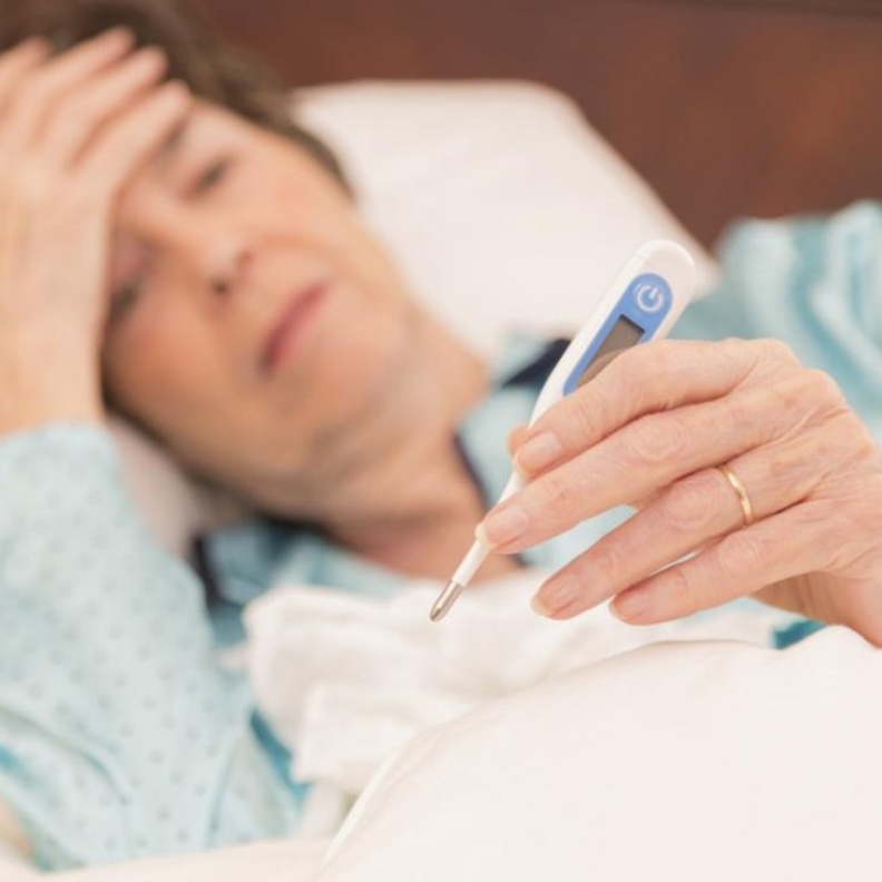 الحمى عند الكبار من أعراض أمراض السرطان.