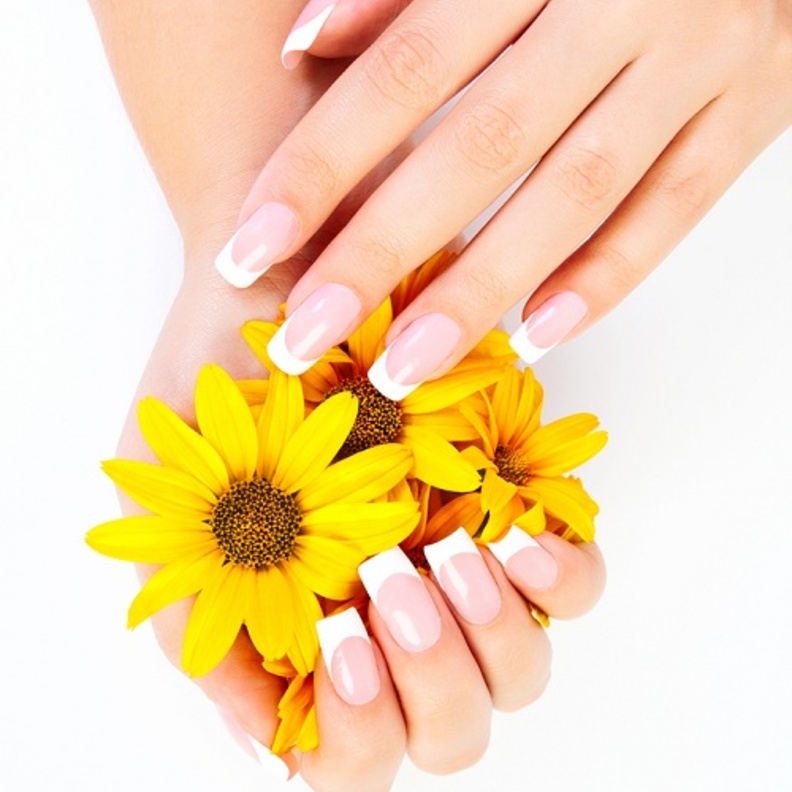 اظافرك الجميلة تعكس جزءا من انوثتك