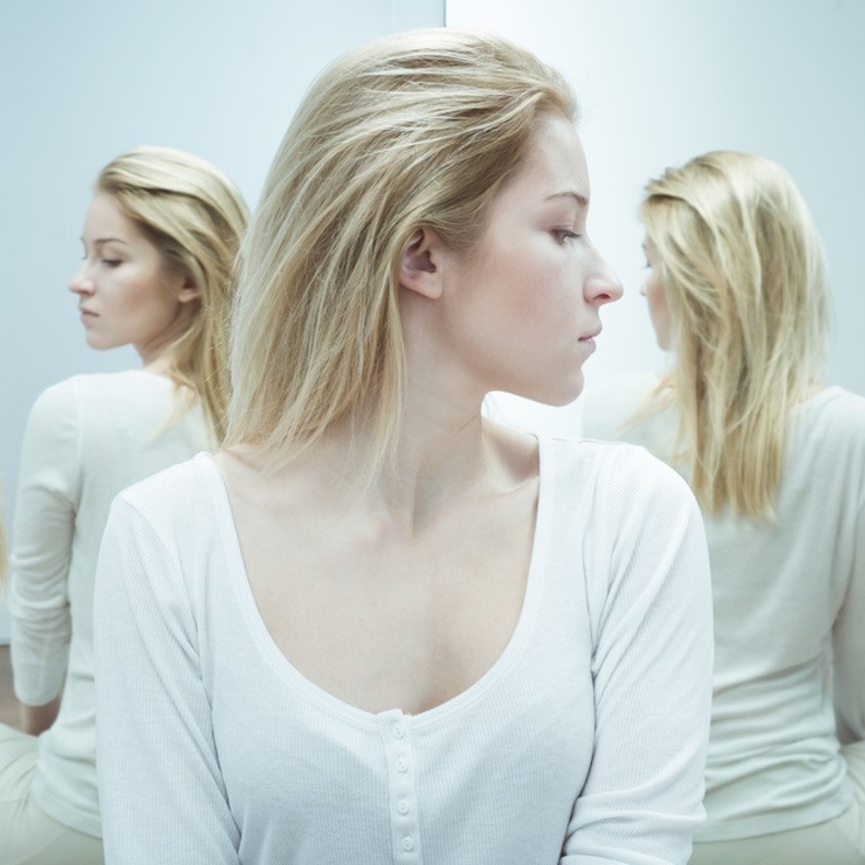 ما هي اسباب الشيزوفرينيا ؟