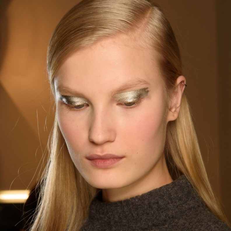 مكياج عيون ميتاليك لسهرات الشتاء من Pamella Roland