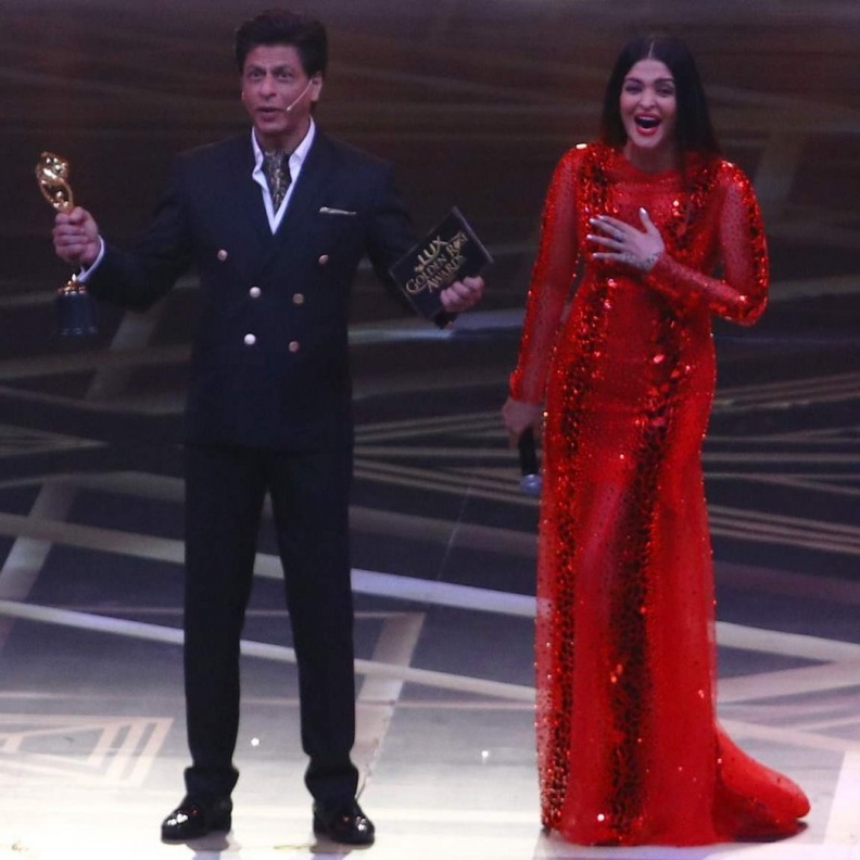 نجوم بوليوود في حفل جوائز Lux Golden Rose