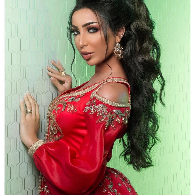 دنيا بطمة تواسي فنان مغربي بعد وفاة طفله