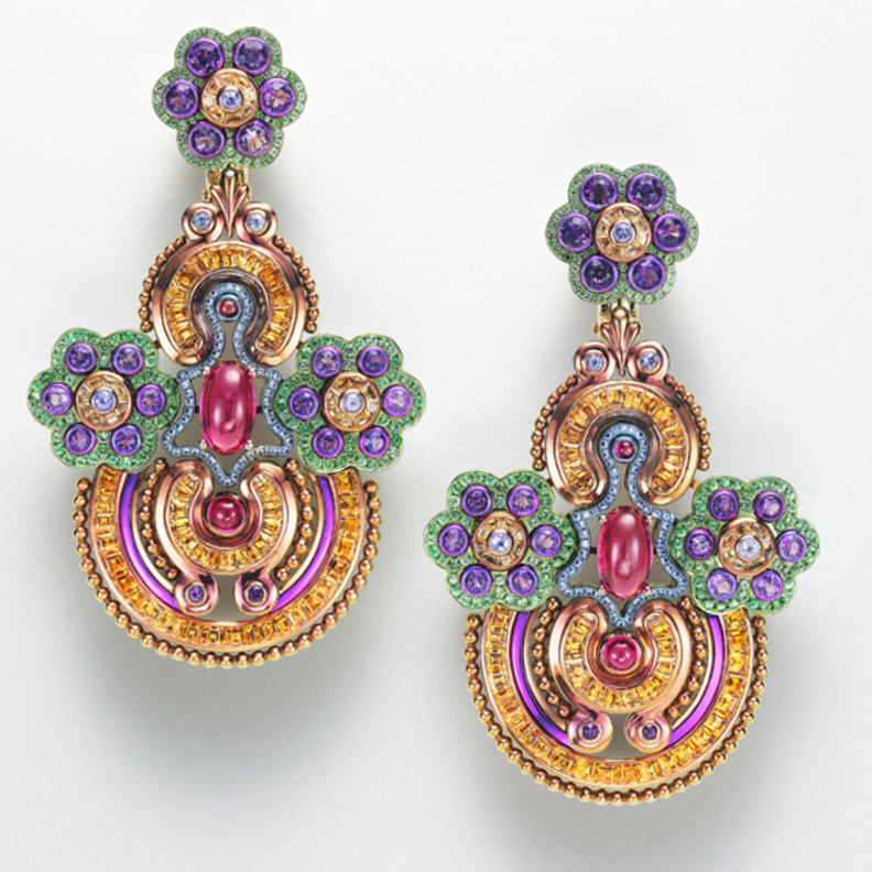 أقراط من بياجيه Piaget