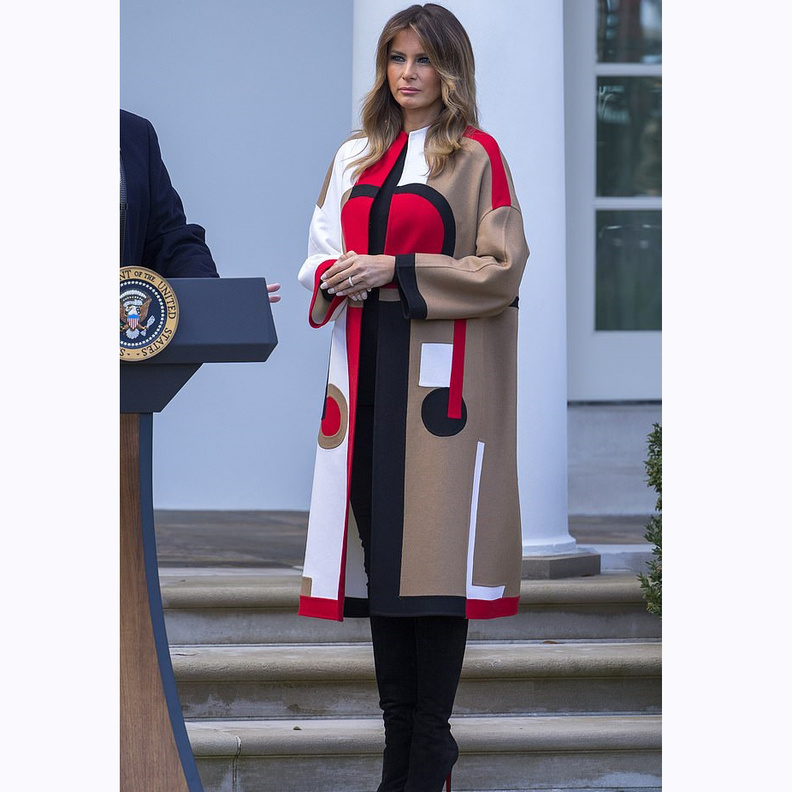 ميلانيا ترامب Melania Trump بمعطف فاخر بلغ سعره حوالى 9,400 دولار