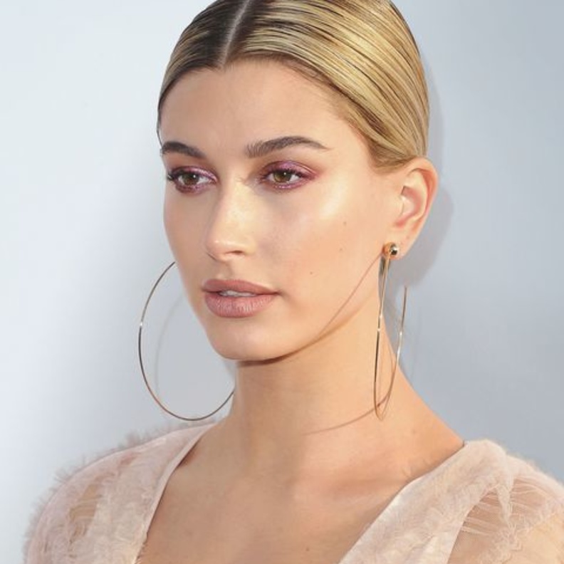 إطلالات مكياج وشعر هايلي بالدوين