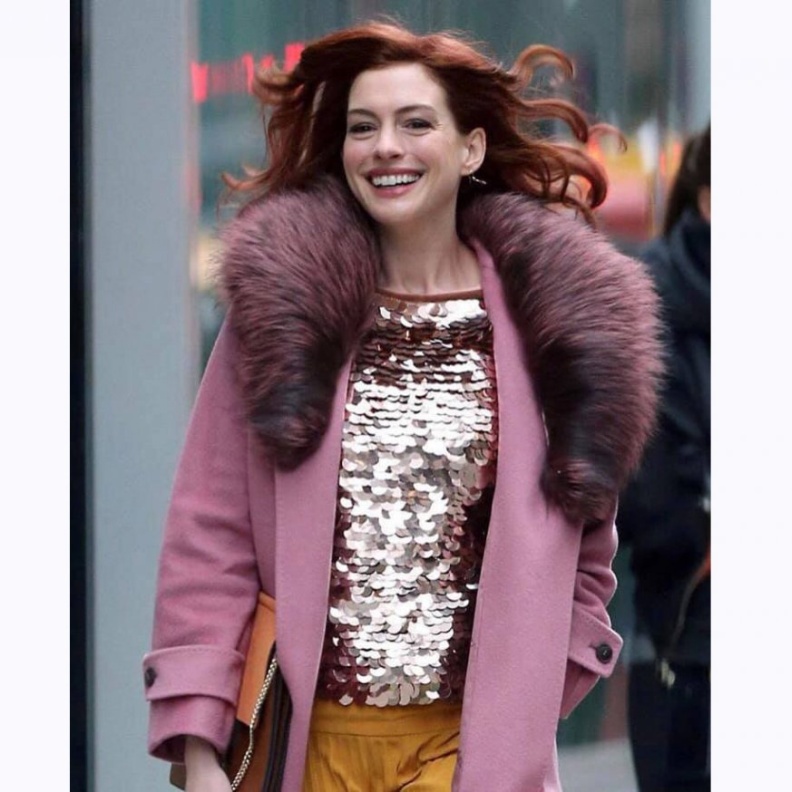 آن هاثاواي بخصلات شعر حمراء أثناء تصوير فيلمها الجديد في نيويورك