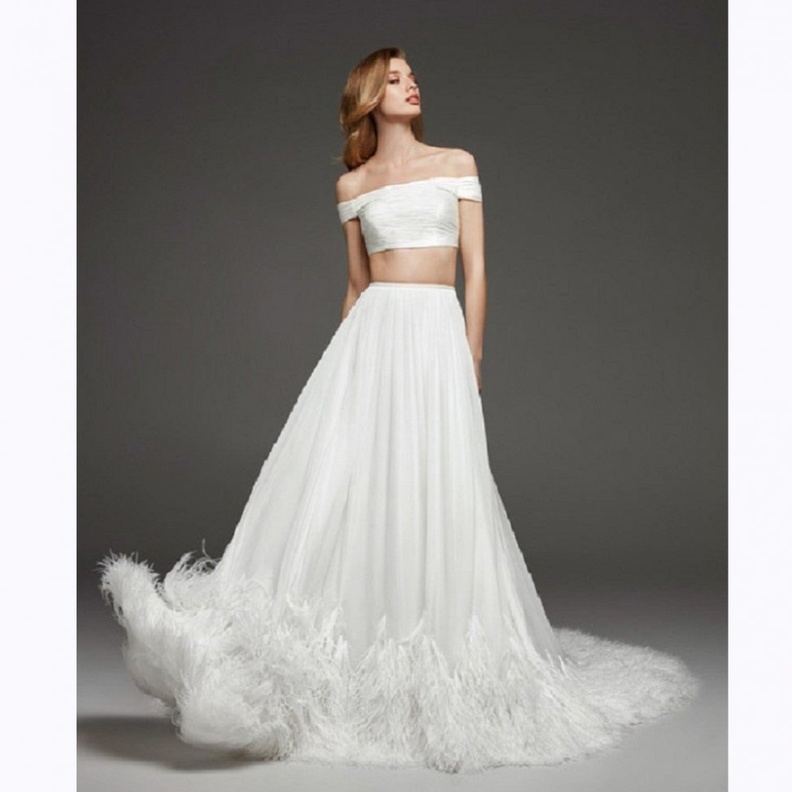 فساتين زفاف بقطعتين