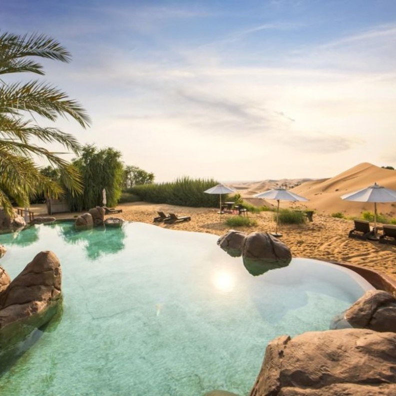 احتفلوا بمناسبات نهاية العام في منتجع تلال