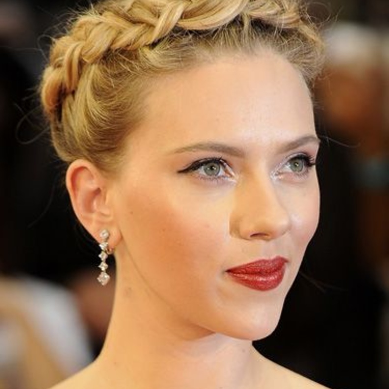 سكارليت جوهانسون تحتفل بعيد ميلادها الـ34