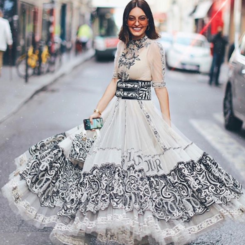  اختارت العنود بدر اطلالة شبابية في الجينز والبليزر