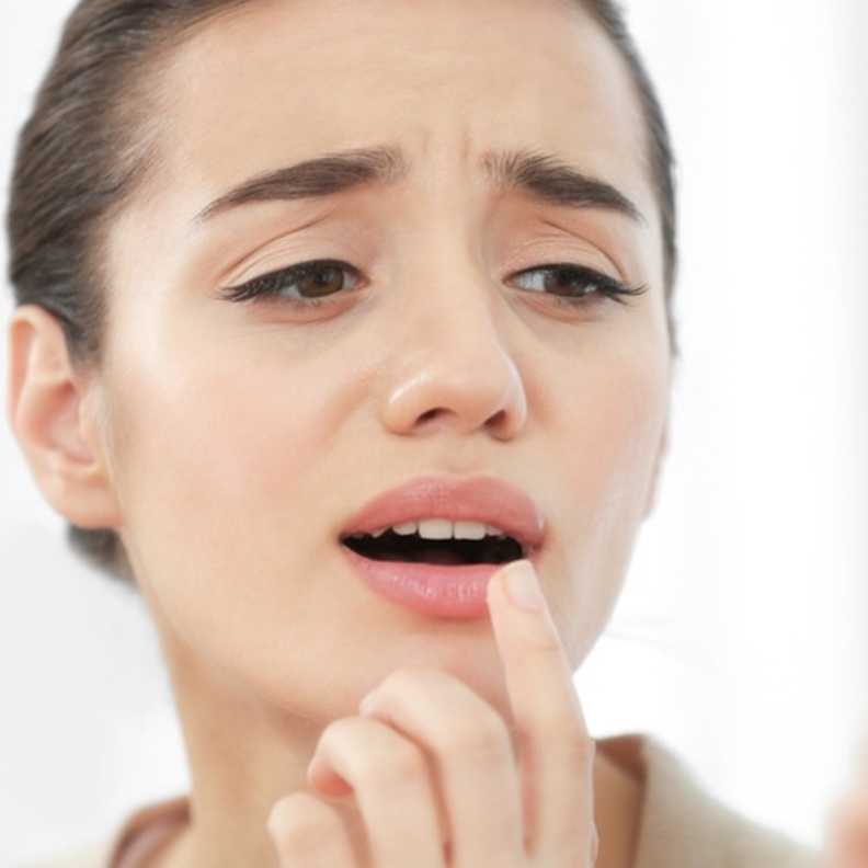 زيت الخروع يلين الأمعاء ويعالج الإمساك