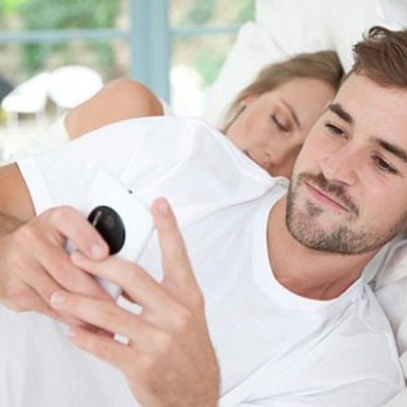 أهم صفات الرجل مدمن الخيانة 