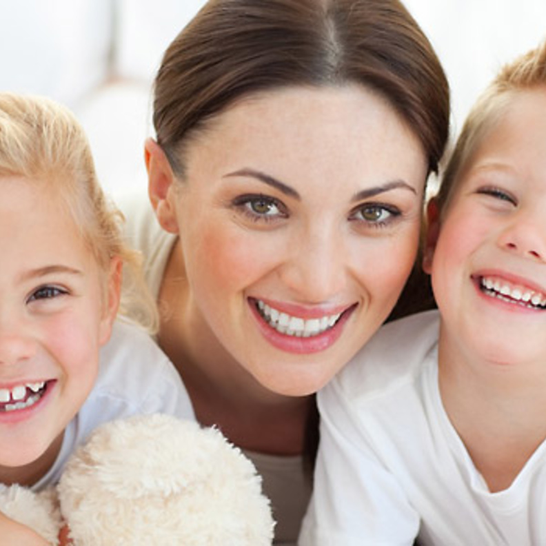 زيارة طبيب الأسنان لفحص أسنان الطفل يحقق الوقاية من تسوس الأسنان