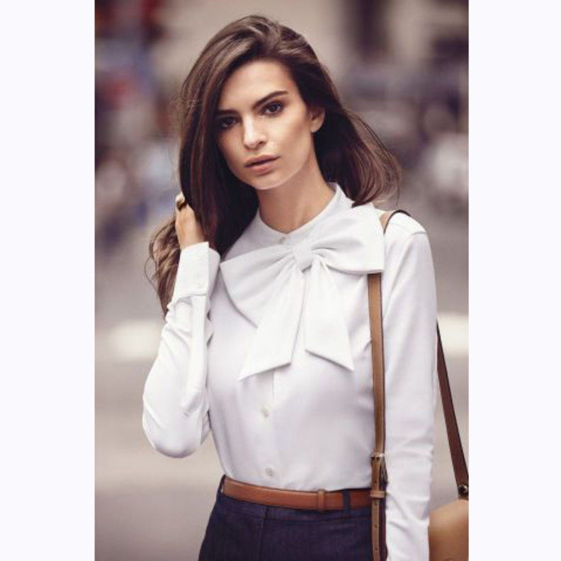 اطلالات لافتة تجمع بين الأناقة والعصرية مع القمصان المزينة بالشرائط