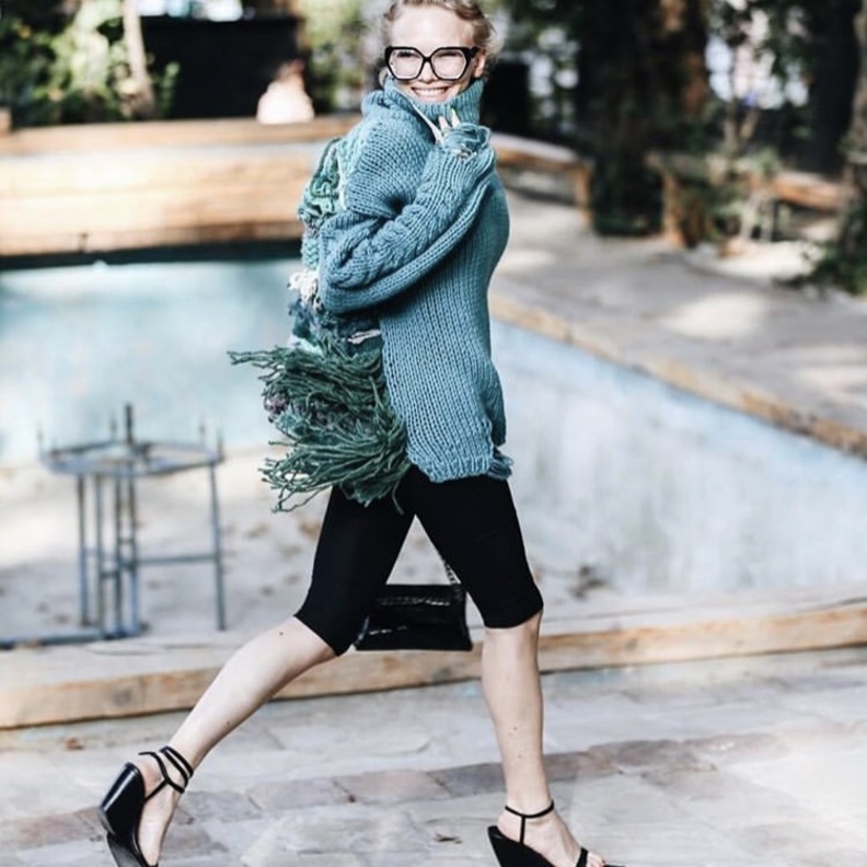 الحزام الضخم والعريض.