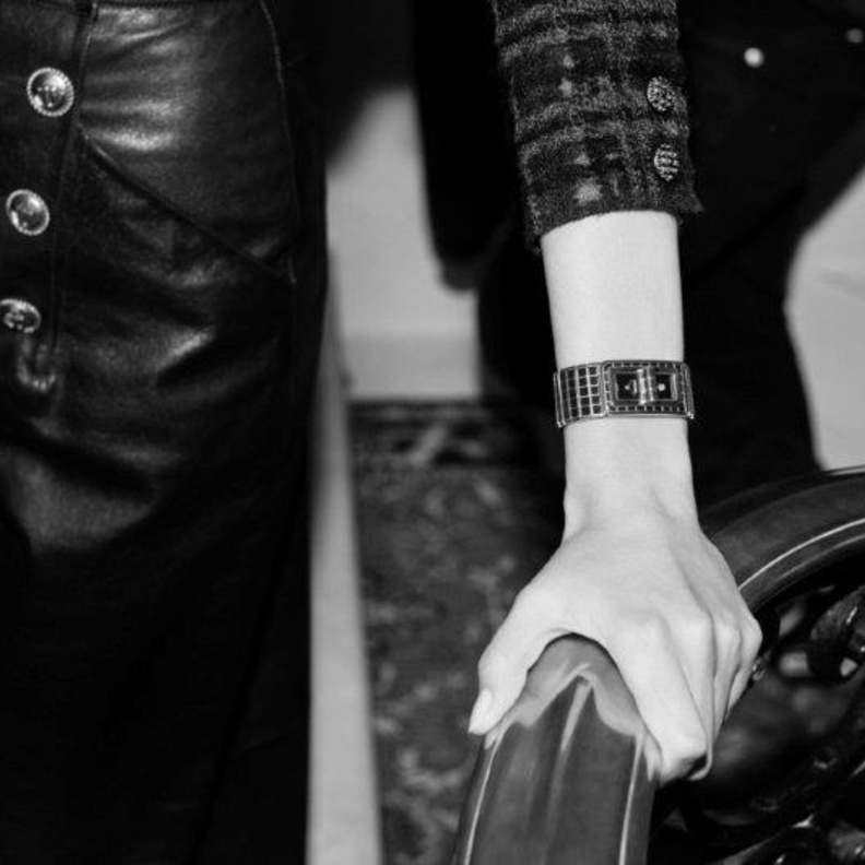 اصدار جديد من ساعة CODE COCO من السيراميك الأسود