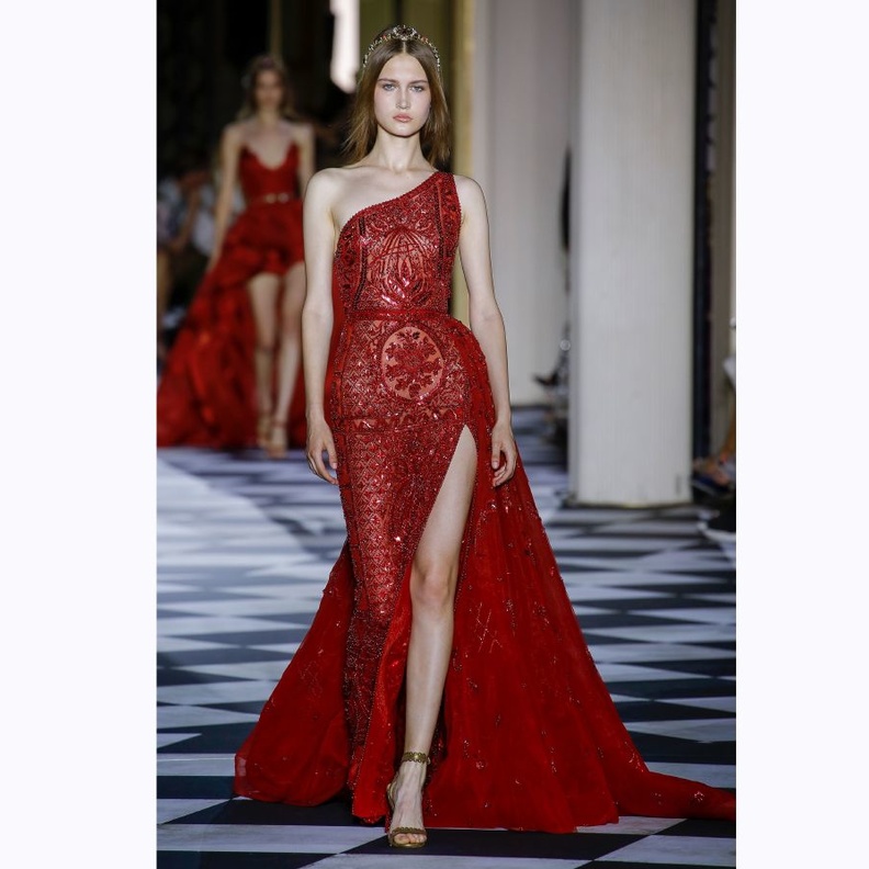 فستان احمر من TOM FORD