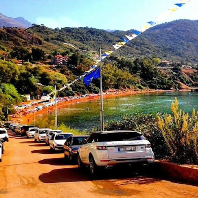 الشاطئ الأحمر