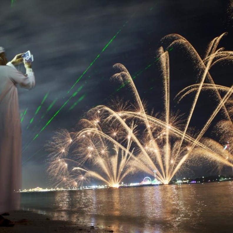 عروض الالعاب النارية تنتظركم هذا العام.