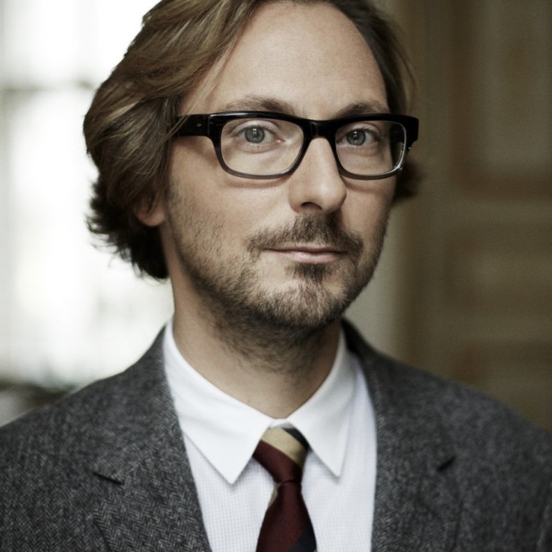 نيكولاس بوس المدير الإبداعي والتسويقي لقسم المجوهرات الفاخرة لدار "فان كليف أند أربلز"