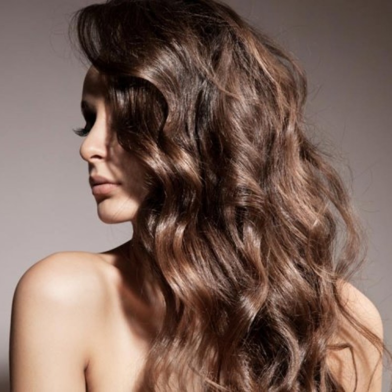  اتبعي هذه الطرق لتحصلي على شعر عفوي وكثيف