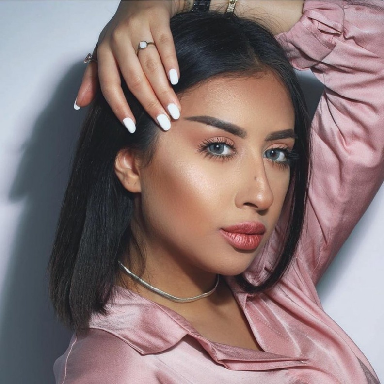 فرح الهادي تخضع لعملية تجميل تكساس