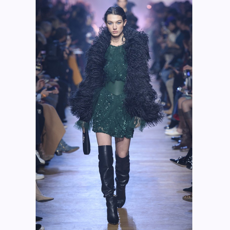 تصاميم ملفتة مع الريش كما لم تشاهدينها من قبل في الشتاء