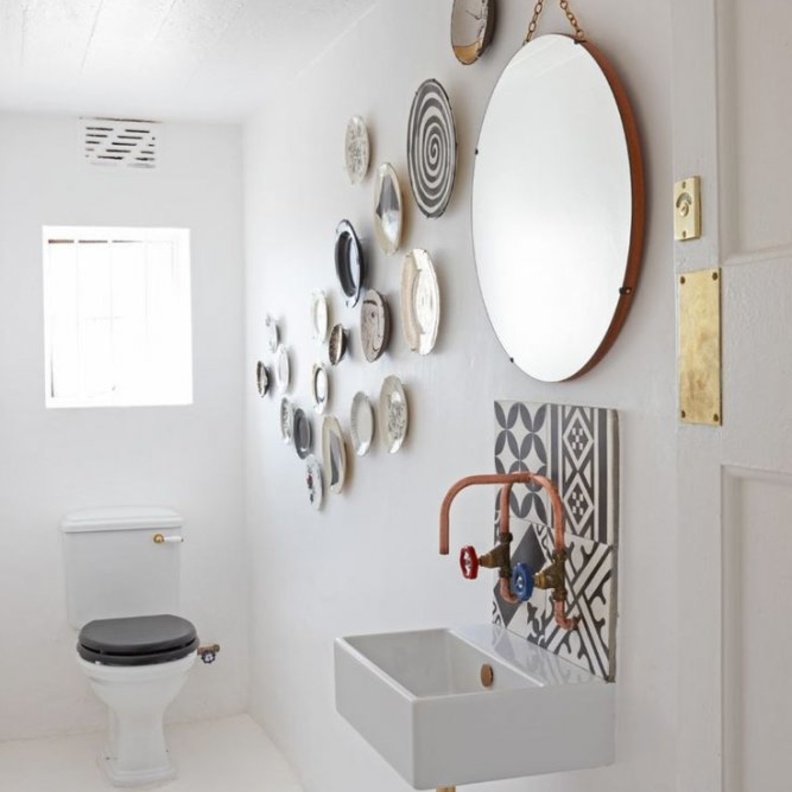 ديكور جدار يجعل من حمامك البسيط جذابا وملفتا