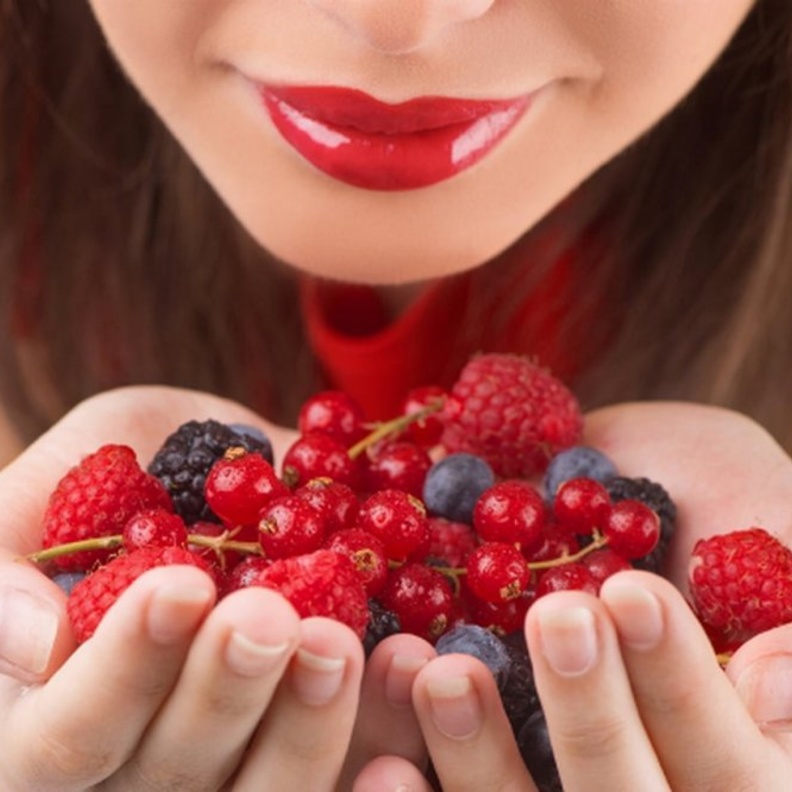 فوائد التوت البري الصحية للعروس.