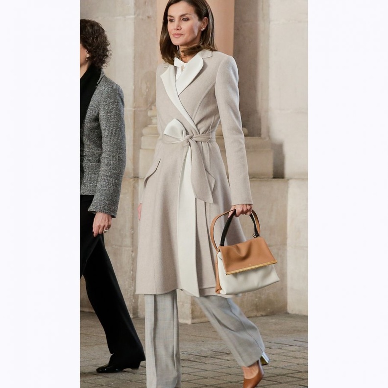 في ديسمبر العام 2016، نسّقت معه قميصاً أبيض مع سروال قصير من الجلد الأسود