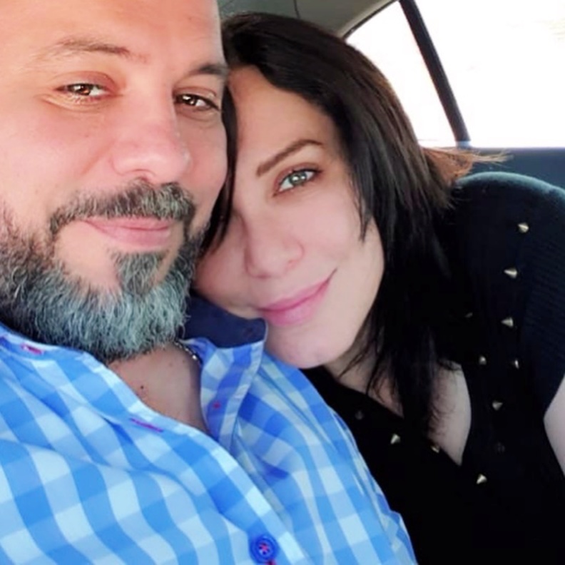 سلاف فواخرجي تنشر لأول مرة صور شقيقها