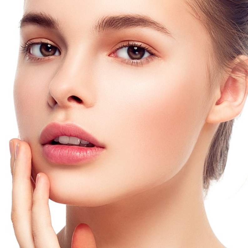 زيت الخروع يرطب البشرة