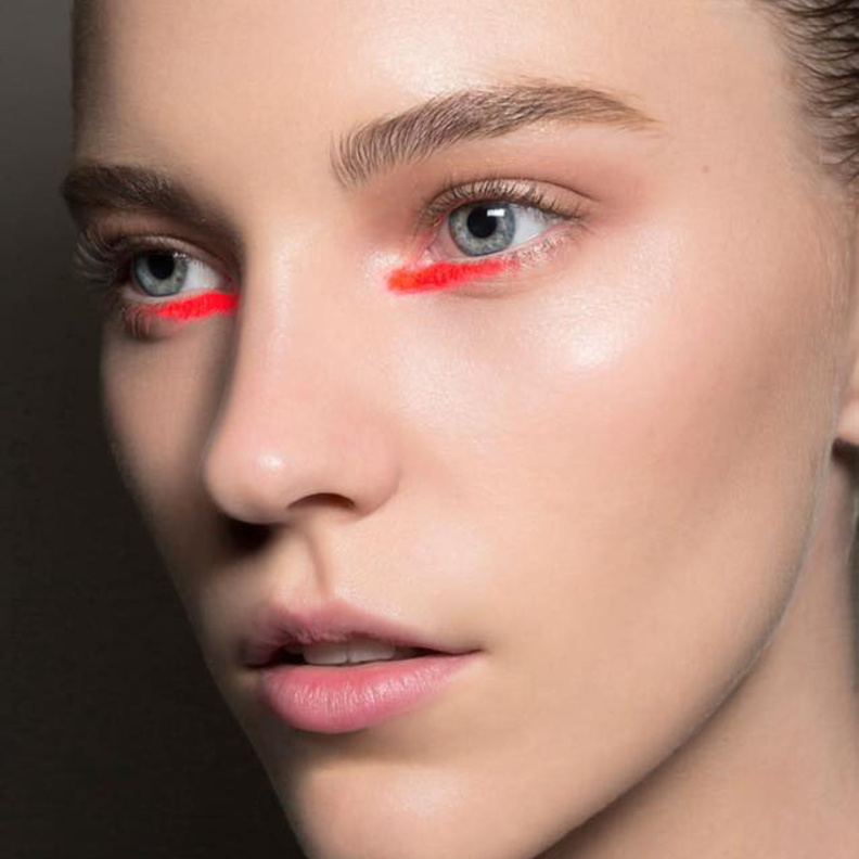 يمكن أن تزيني جفونك السفلية بهذه الطريقة