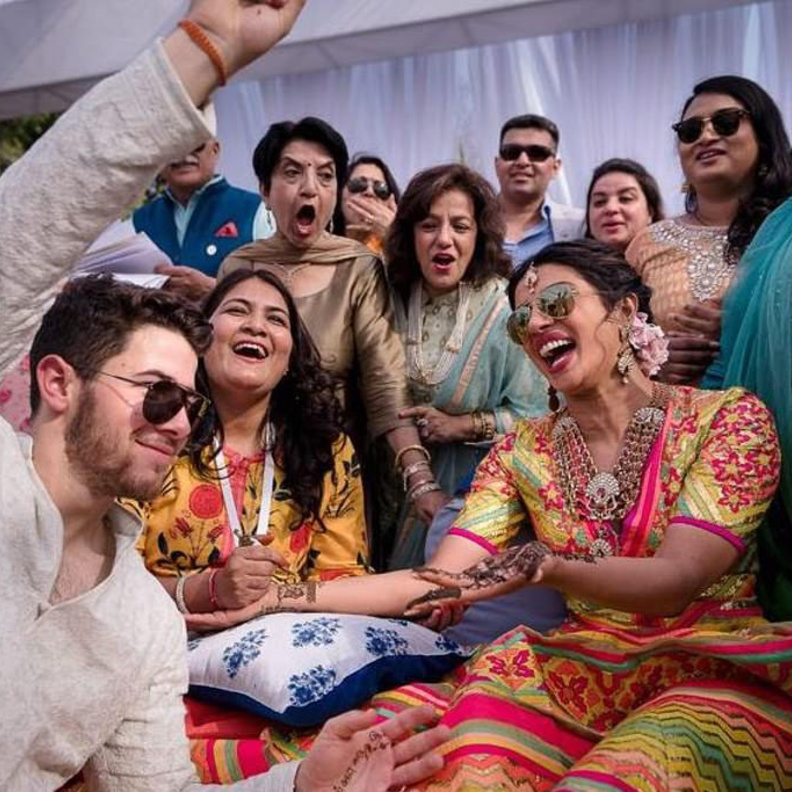 بريانكا تشوبرا منعت ضيوف حفل الزفاف من إدخال هواتفهم المحمولة