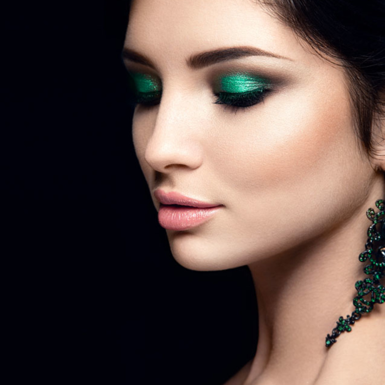 مكياج ساحر ومشرق بألوان اليوم الوطني الإماراتي