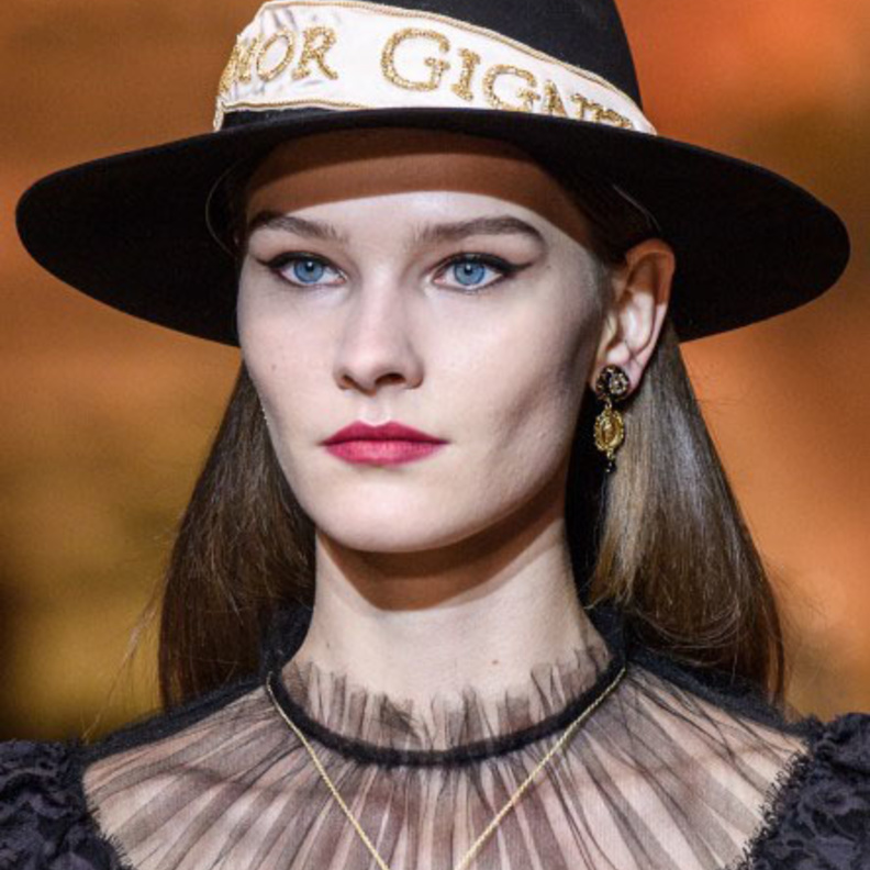 موضة قبعة البيريه التي تغطي الجبين للوجه الطويل من ‏Zadig & Voltaire