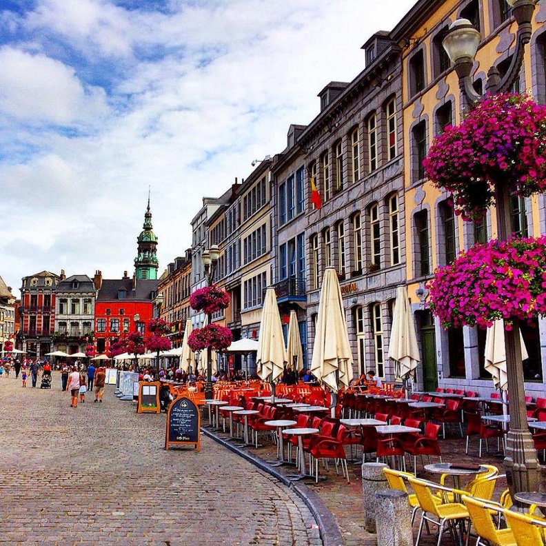 أجواء مدينة مونس