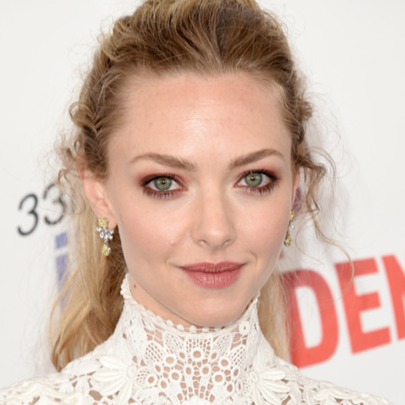  أماندا سيفريد متألقة بأساور من لورين شوارتز Lorraine Schwartz